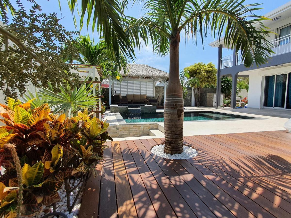 La Villa Rosaya - Piscine & Jacuzzi แซ็ง-ปีแยร์ ภายนอก รูปภาพ
